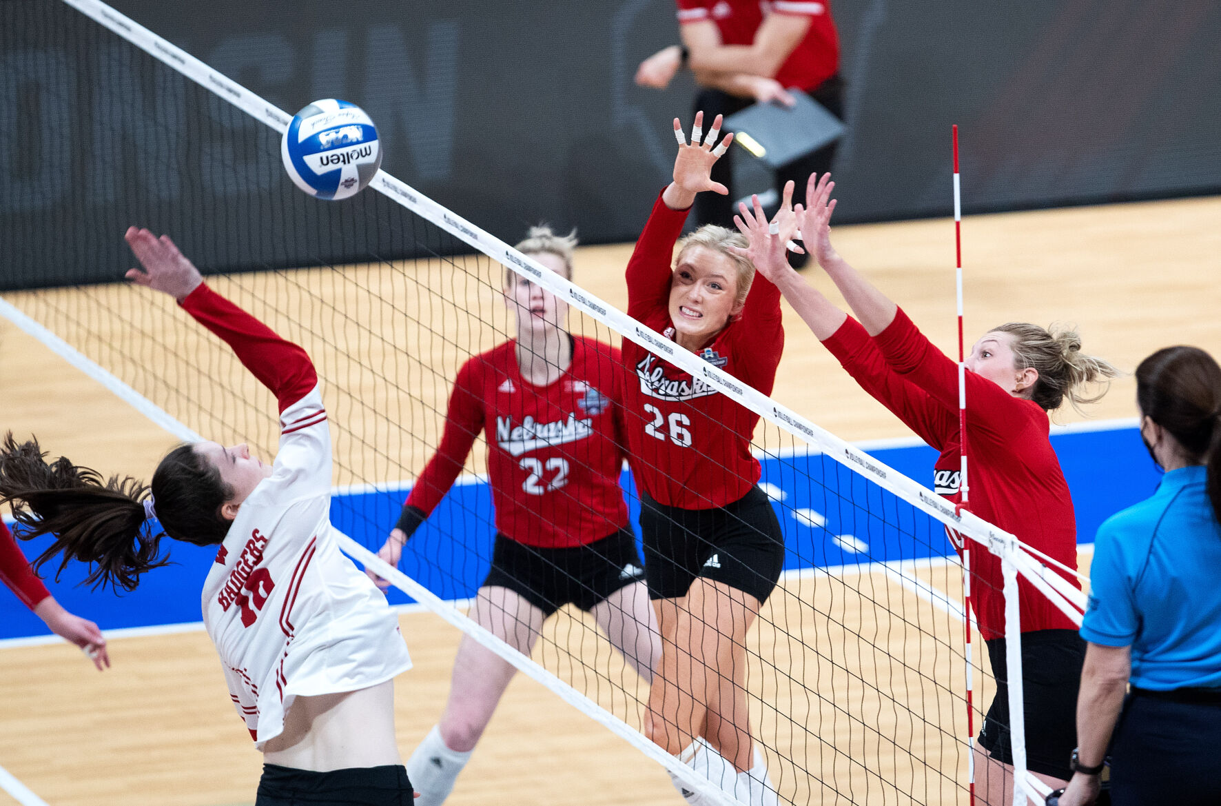 121921-owh-spo-nuvolley45.jpg